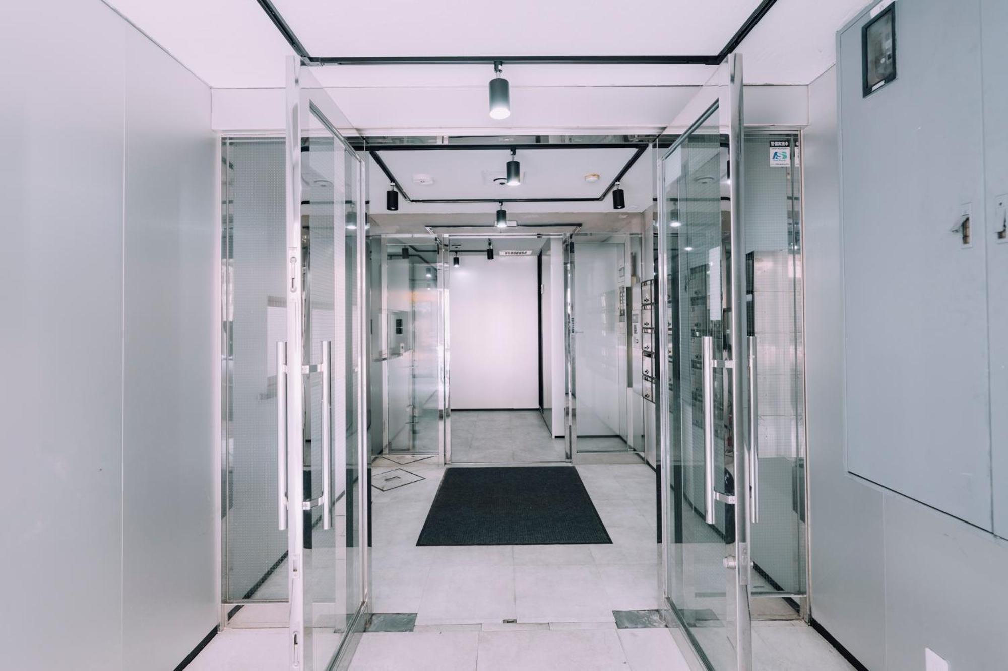 Apartemen Minimalist Loft Namba Compact Studio With A 24-hour Gym Ma803 *